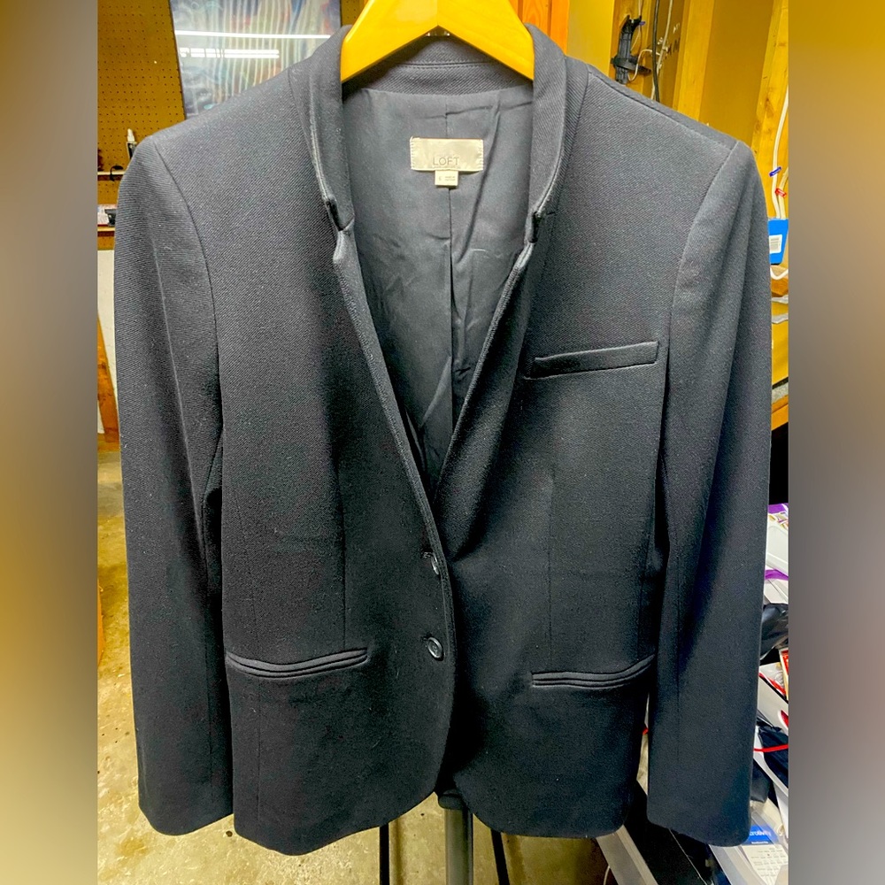Womens Loft size 6 black blazer.